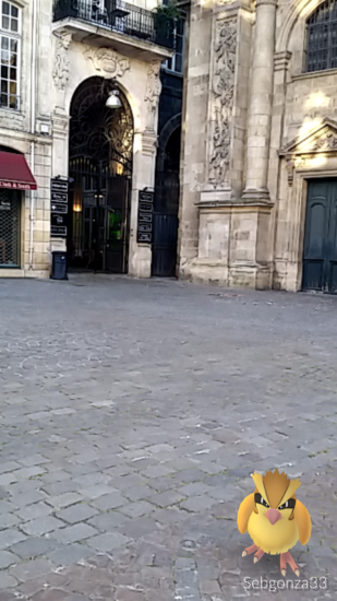 Face au parvis de l'église Notre Dame