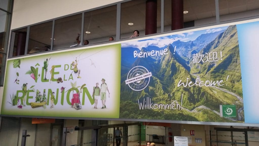 Affiches à la descente de l'avion