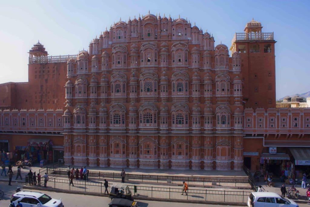 J’ai cofondé l’agence réceptive Voyage in India en 2007 avec mon frère Kedar, à la suite d’un voyage en France organisé par l’Université du Rajasthan et l’association Amitiés franco-indiennes de Franche-Comté (AFIFC). Notre activité de réceptif est principalement rattachée au tour-opérateur français Voyage In, fondé ultérieurement par Kedar et son associé Quentin Houal. Notre bureau principal se trouve à Jaipur, dans l’état du Rajasthan, au nord de l’Inde. Nous organisons des circuits culturels sur mesure dans tout le pays, pour les individuels et les groupes. Notre clientèle est principalement francophone. Nous sommes membre actif de la IATO (Indian Association of Tour Operators). Nous avons démarré l’agence à trois mais nous avons depuis recruté 5 nouvelles personnes et 6 chauffeurs.