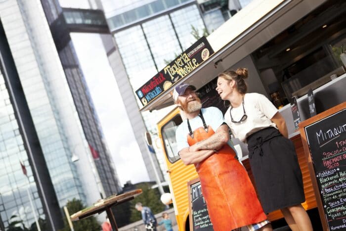 Les foodtrucks de Göteborg servent de la nourriture du monde entier et sont très populaires parmi les habitants de la ville.